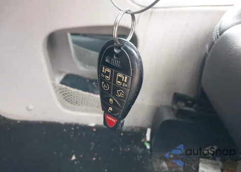 2013 Chrysler Town & Country Touring-L из США, поврежденный, VIN 2C4RC1CG2DR808214